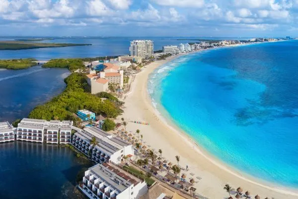 Destino dos Sonhos em Cancún: Praias, baladas e Diversão